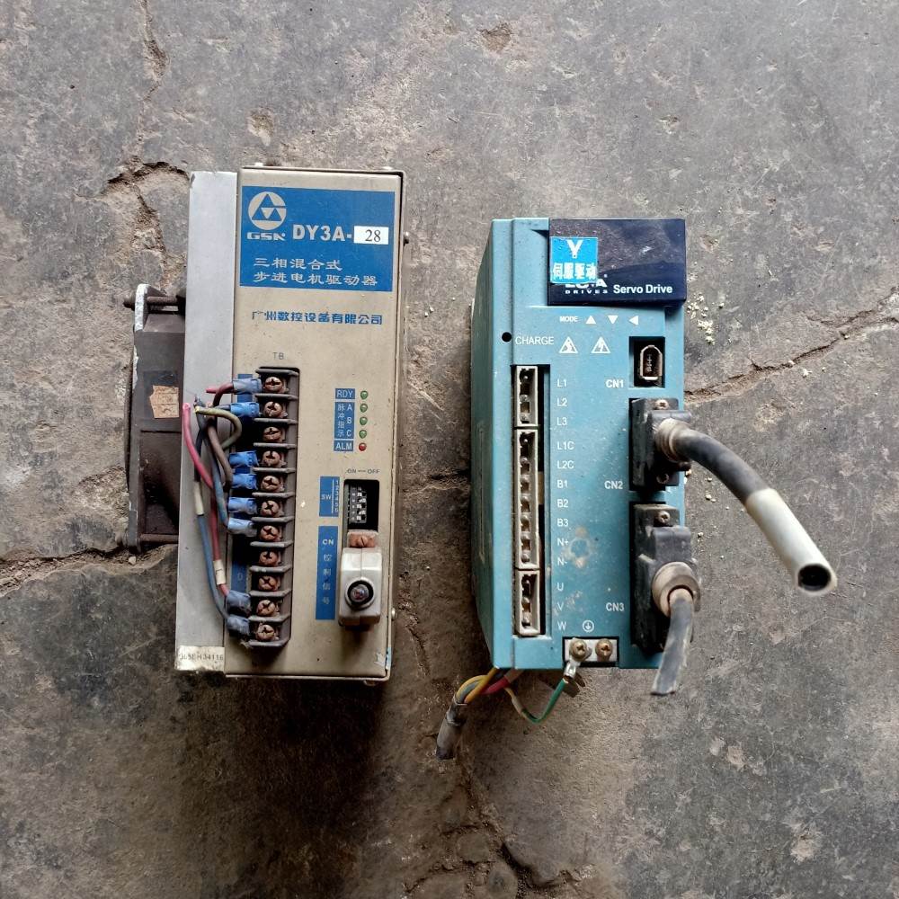 三相混合式步进电机驱动器型号DY3A一28一台另外