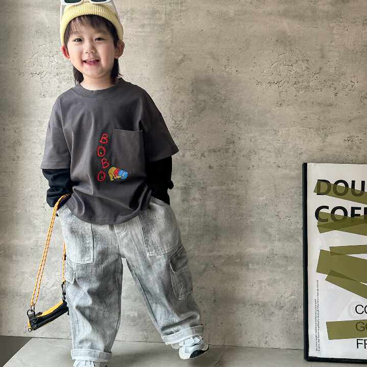 娇气妈儿童长袖T恤2024秋男童假两件潮牌口袋T宝宝韩版字母打底衫 - 实物图