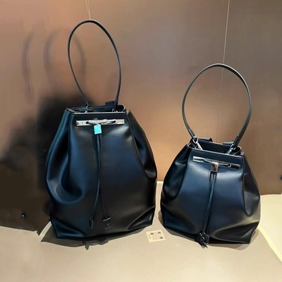 大容量双肩背包女小众腋下水桶包