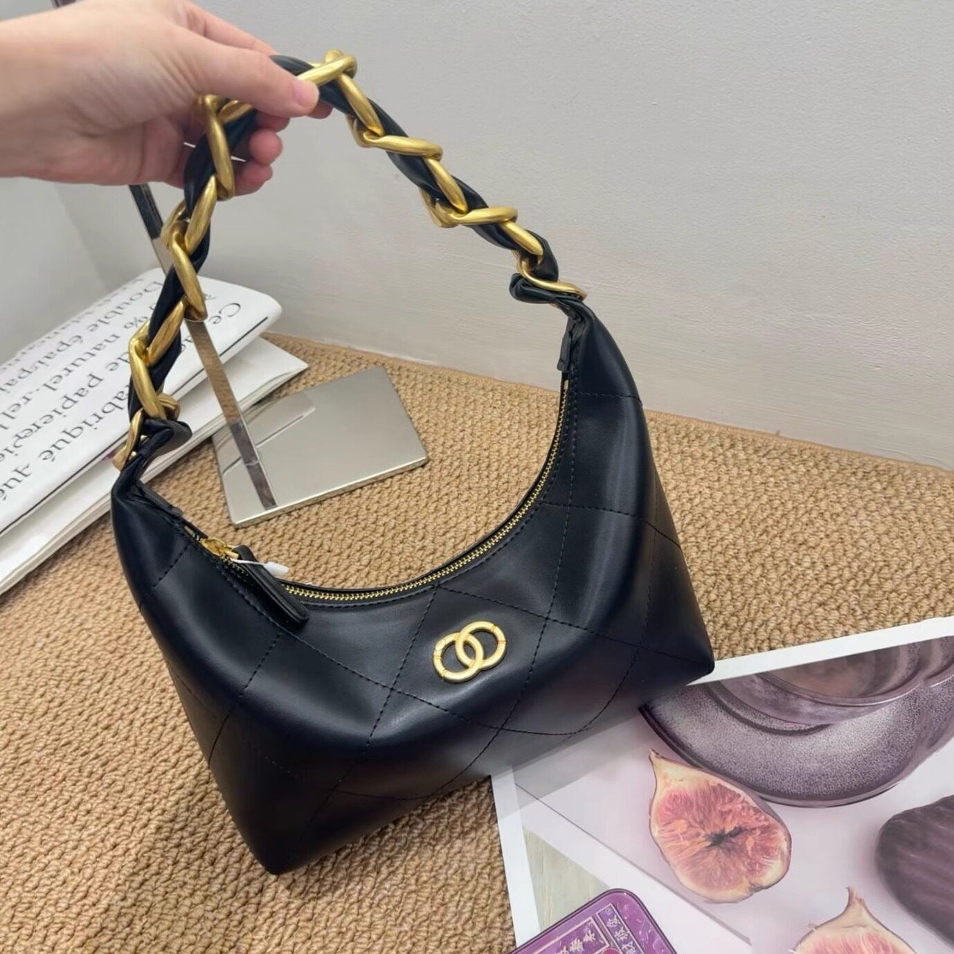小香风菱格链条腋下包手提月牙包图片