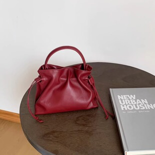 头层羊皮云朵包抽绳福袋包女超火精致红色水桶包手拎斜挎包饺子包