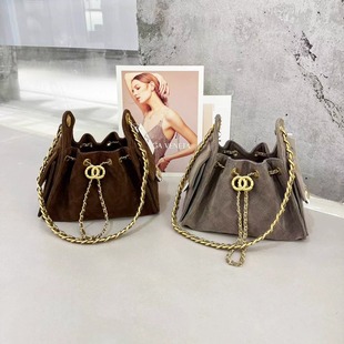 慵懒松弛感单肩托特包女复古磨砂麂皮水桶包中古腋下链条包流浪包