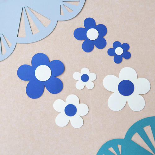克莱茵蓝色立体花朵毛毡墙贴