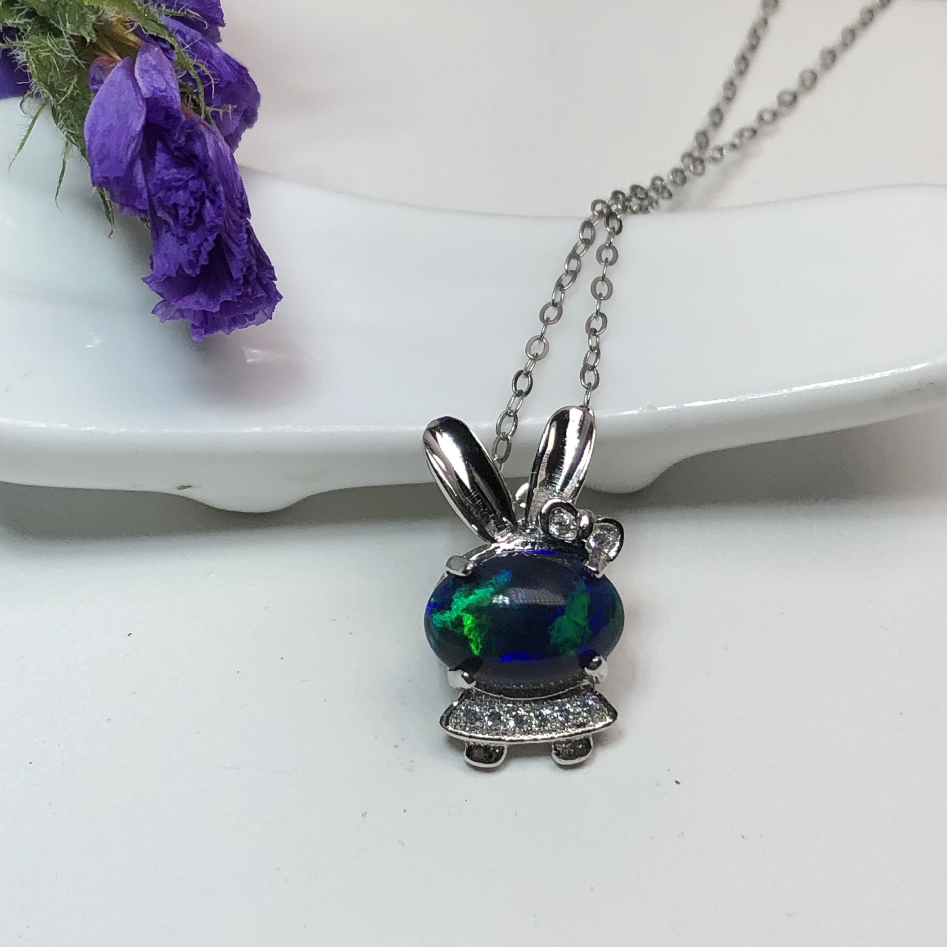 s 925银镶天然黑欧泊蛋白石吊坠可爱兔子项链生日礼物送女友