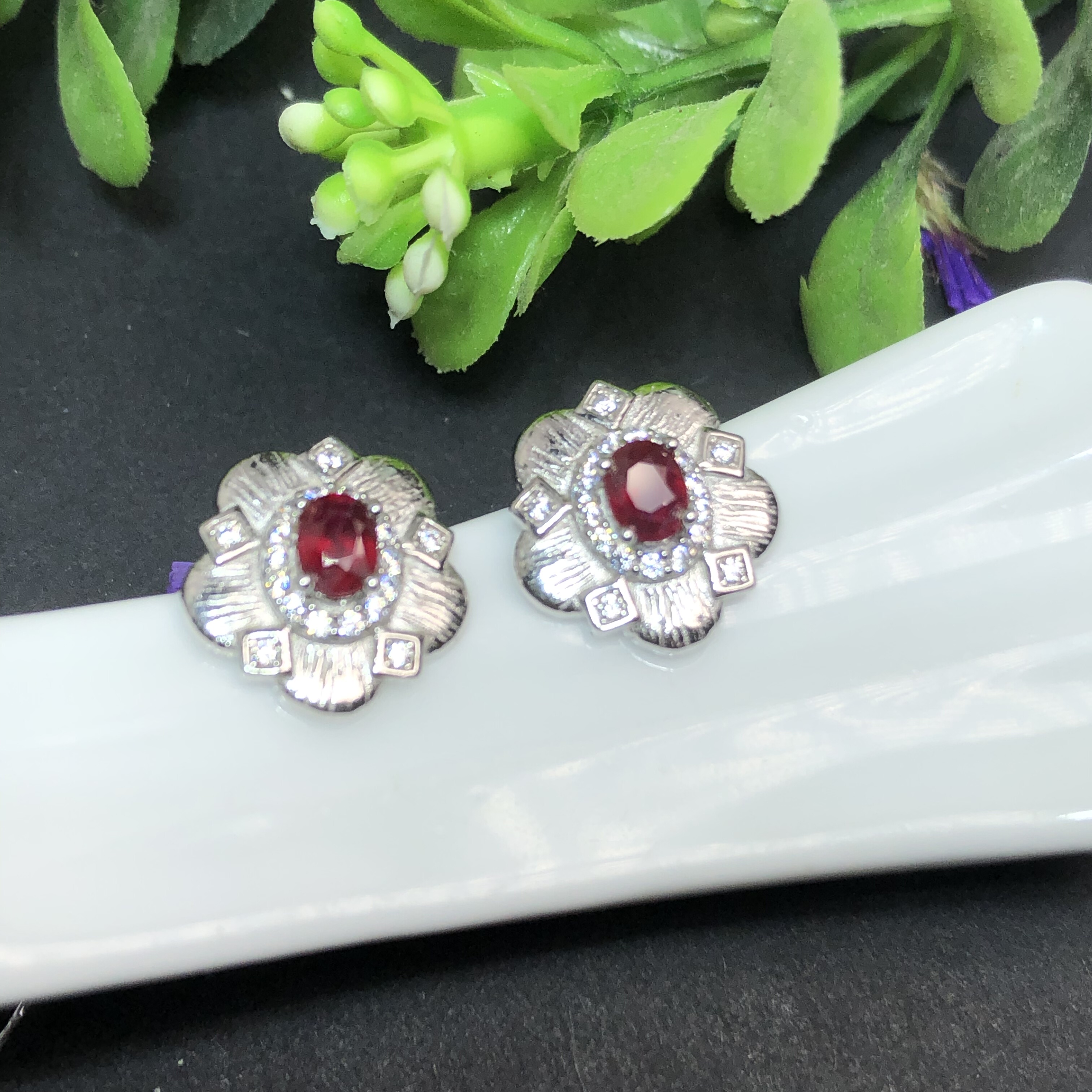 s925银镶嵌天然红宝石耳钉时尚简约精致气质百搭女款生日礼物