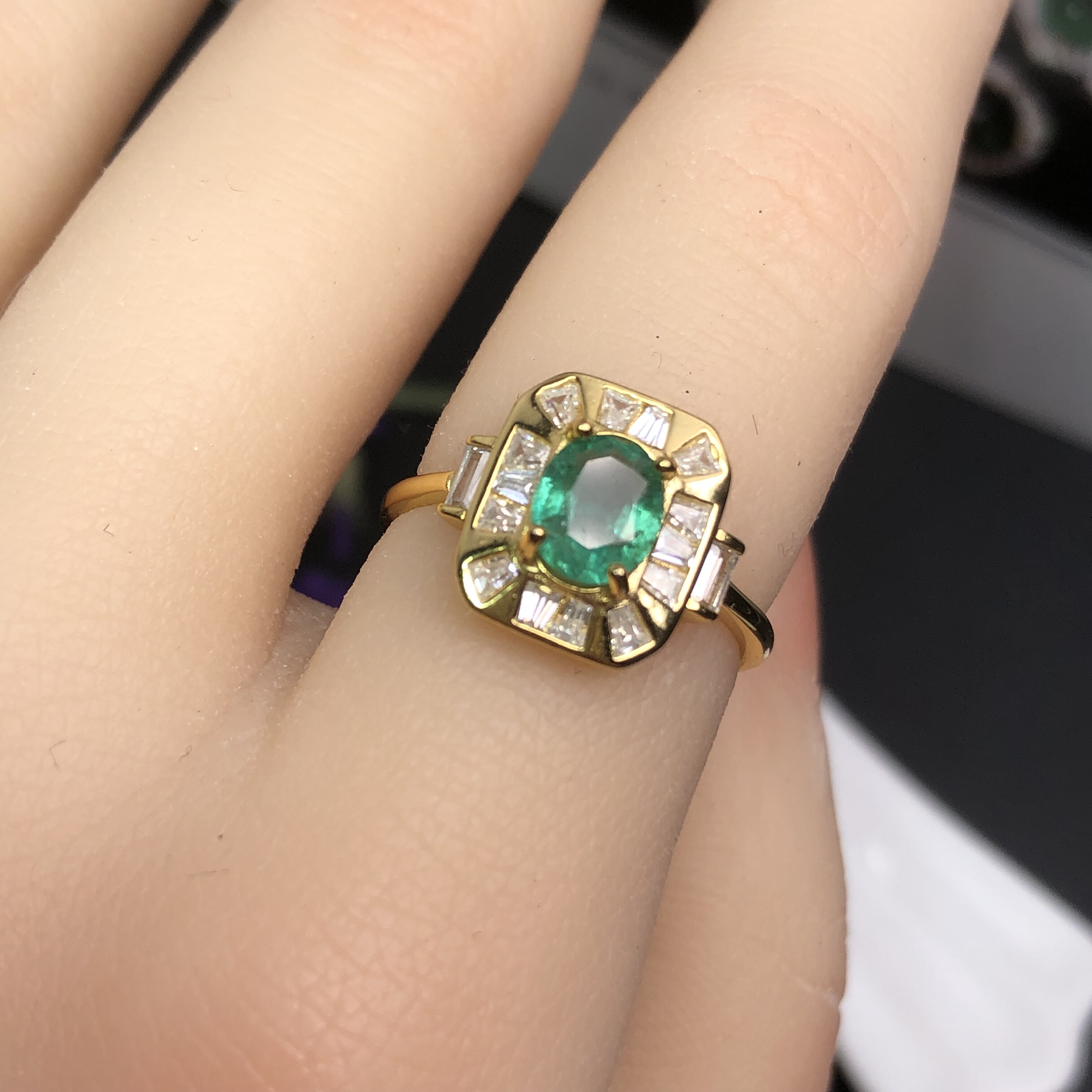 s925银镶嵌天然祖母绿戒指时尚简约精致气质百搭女款生日礼物