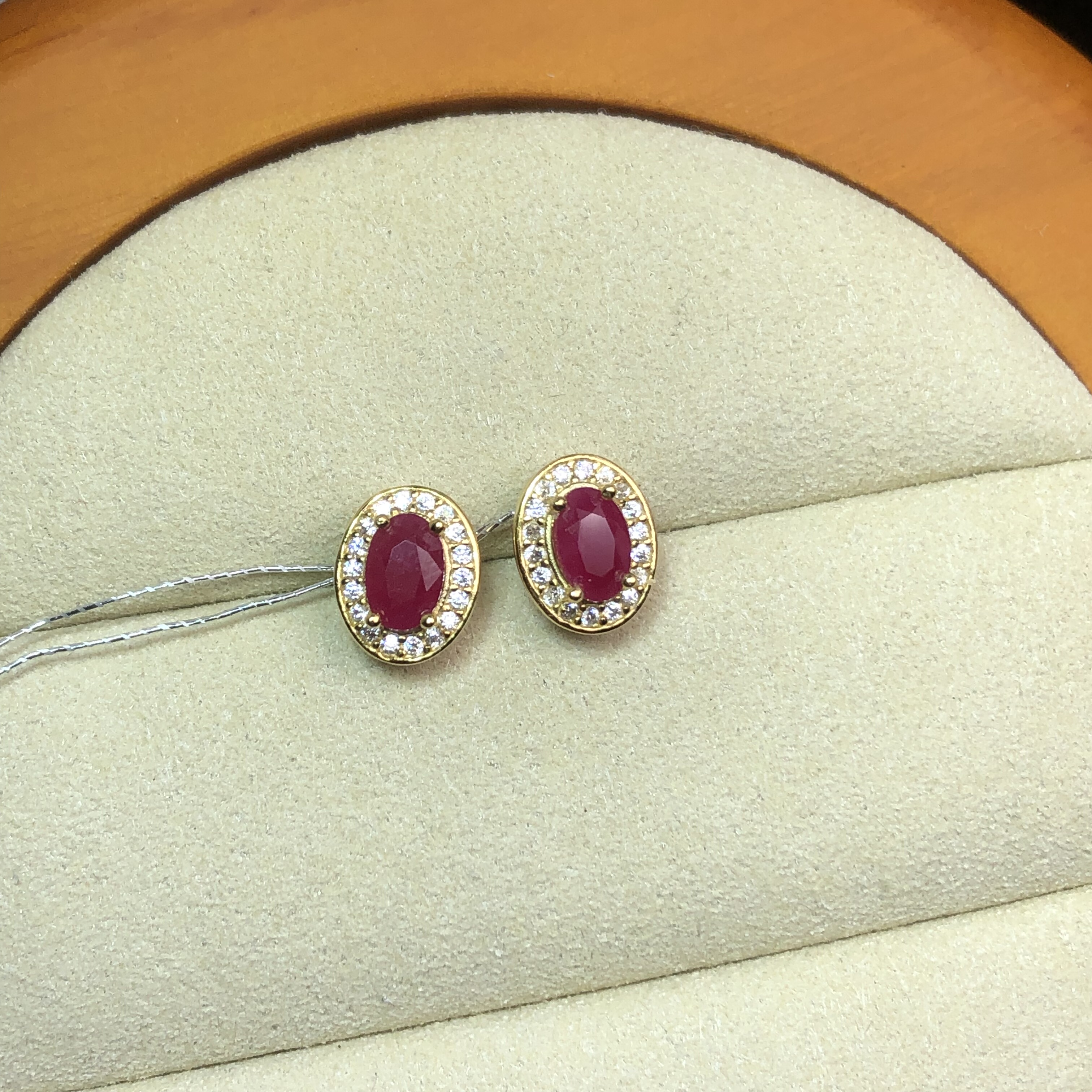 s925银镶嵌天然红宝石耳钉经典大气轻奢百搭女款生日礼物送女友