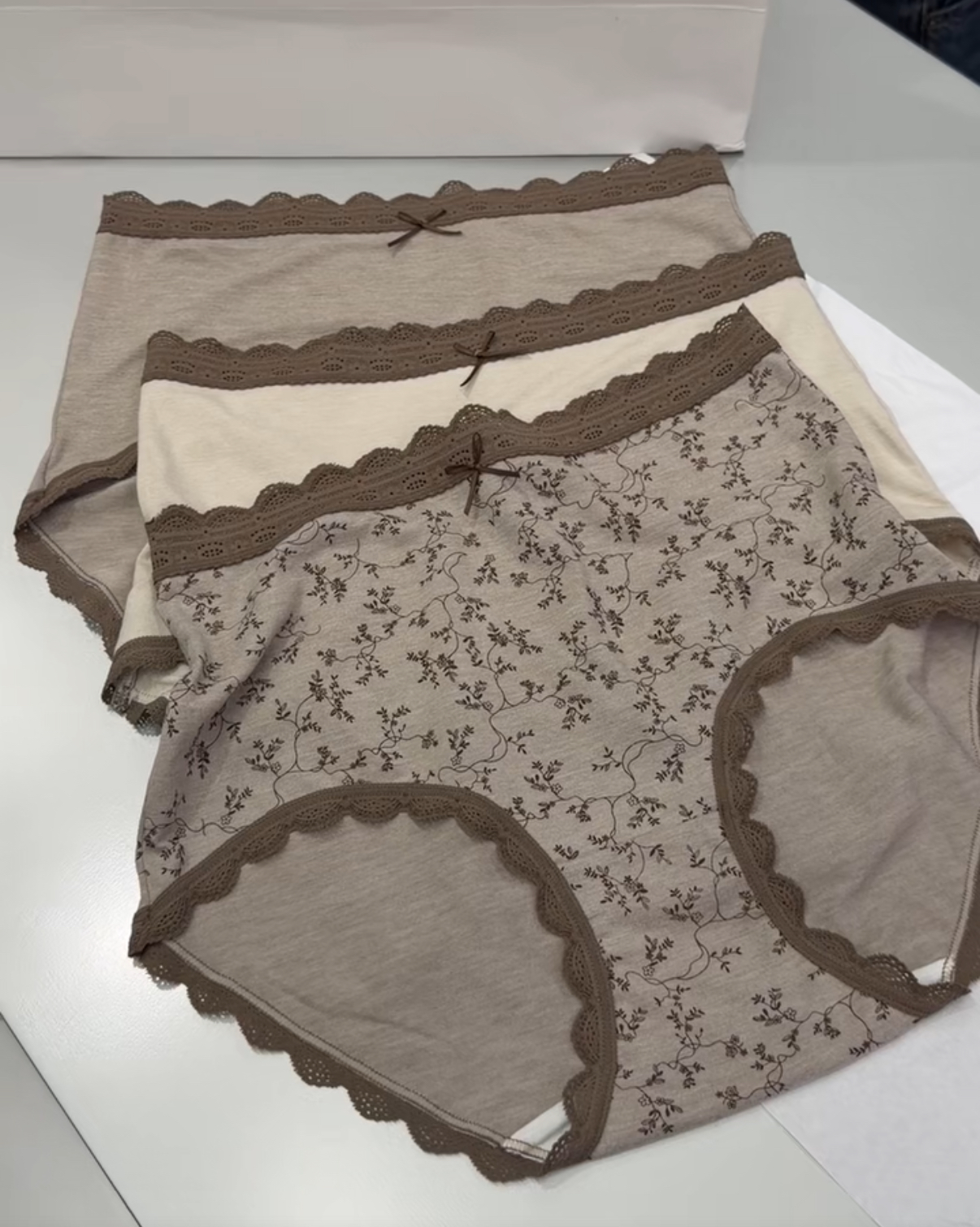 妍西家 诗歌兰女装25冬款12218百搭莫代尔蕾丝花边碎花内裤女