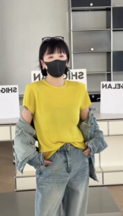 妍西家 诗歌兰女装26春款53005时尚圆领黄色短袖薄垫肩上衣欧货