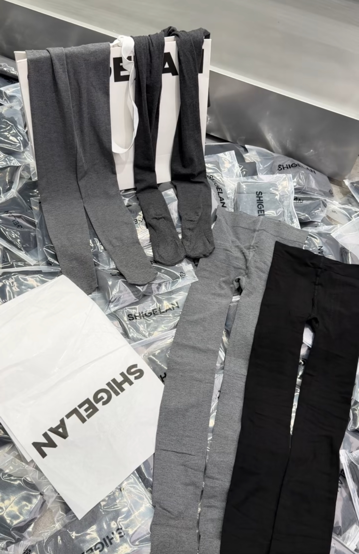 妍西家 诗歌兰女装25秋冬款1151百搭纯色光板平纹瘦瘦袜连裤袜女