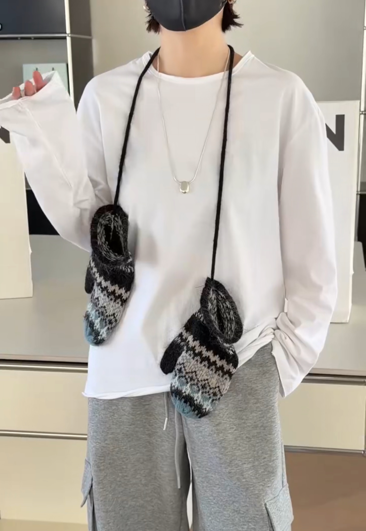 妍西家 诗歌兰女装25冬款58773百搭白色圆领卷边薄款长袖打底衫女