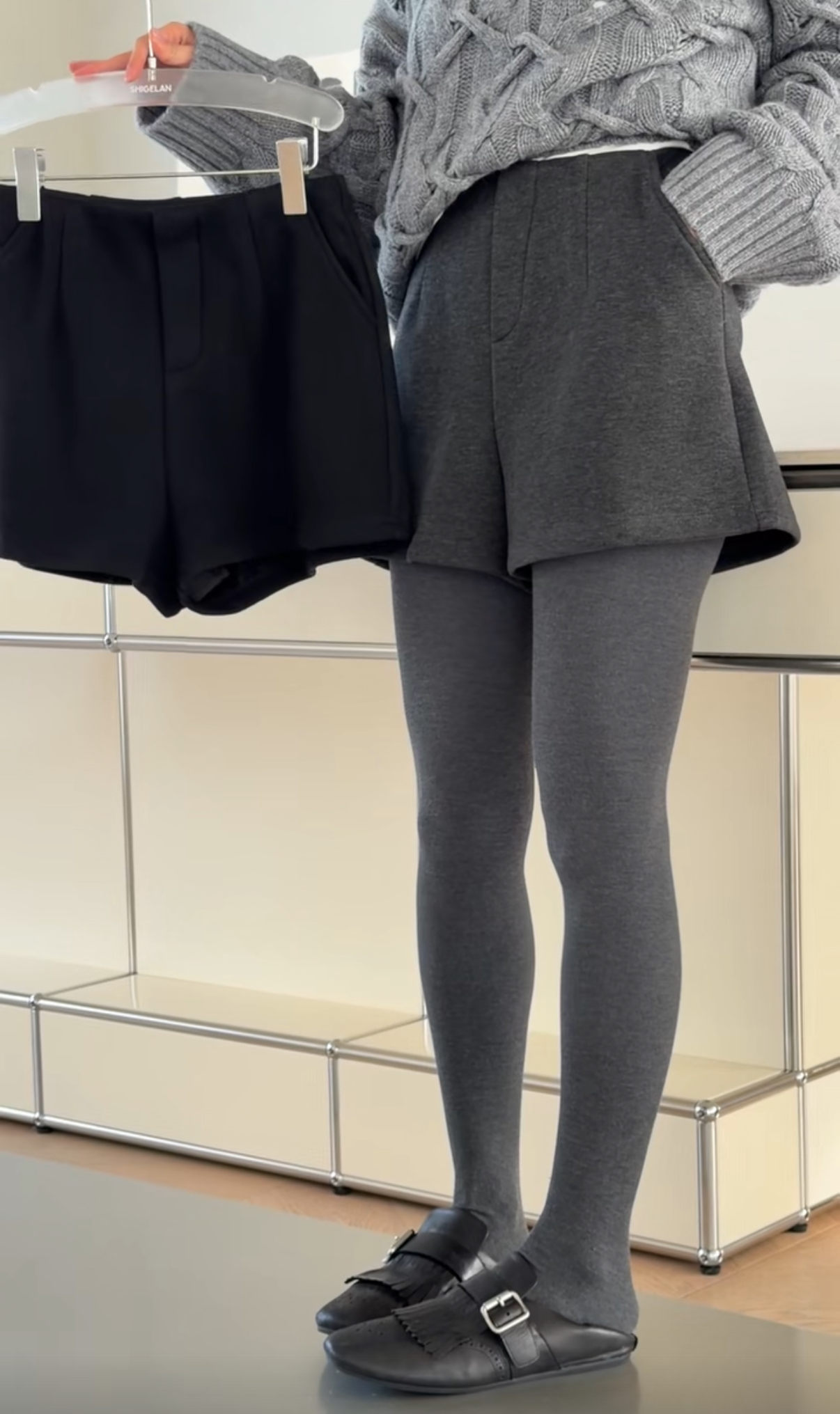 妍西家 诗歌兰女装25冬款15918百搭黑色松紧腰显瘦加厚口袋短裤女