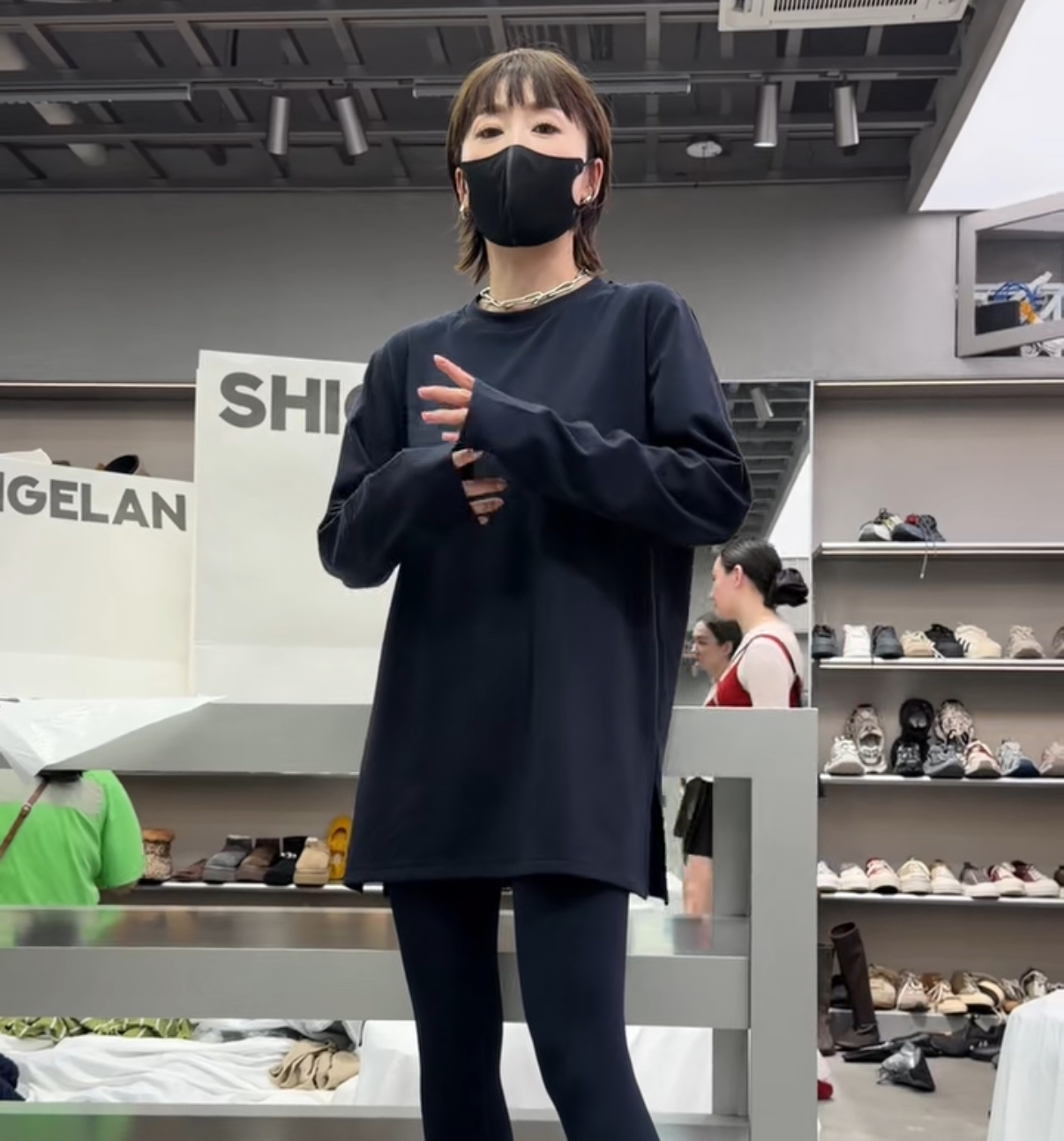 妍西家 诗歌兰女装25秋冬58585气质百搭深蓝色中长款显瘦抓绒T恤