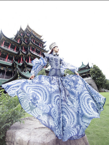 原创喇叭袖礼服裙民族风