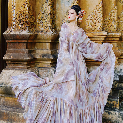 我是朱丽叶原创出口真丝桑叠缎扎染精密喷绘超大希腊褶皱摆连衣裙