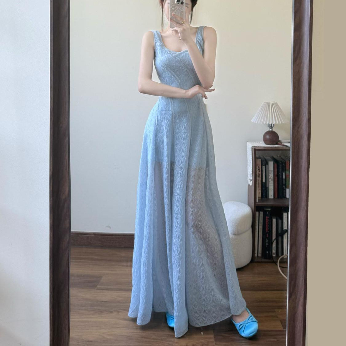 方领蓝色温柔风吊带连衣裙女夏季海边度假气质显瘦小个子中长裙子