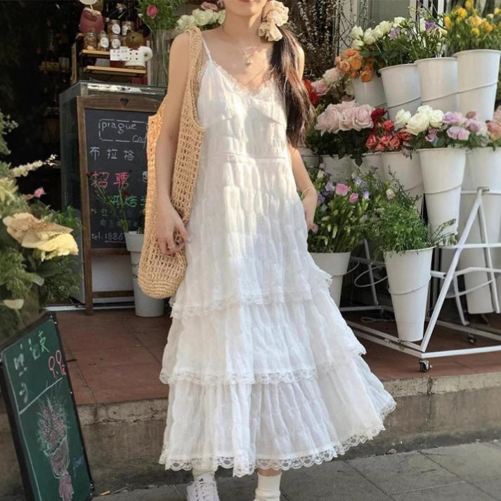 蕾丝领吊带连衣裙女款2025夏季新款洋气海边度假风蛋糕裙沙滩长裙