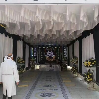 白事S型吊顶纱瑞士网纱灵堂装饰葬礼室内吊顶布置白冰稠吊顶纱幔