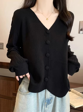大码女装宽松V领黑色针织衫2025秋冬温柔风胖mm显瘦遮肚开衫毛衣