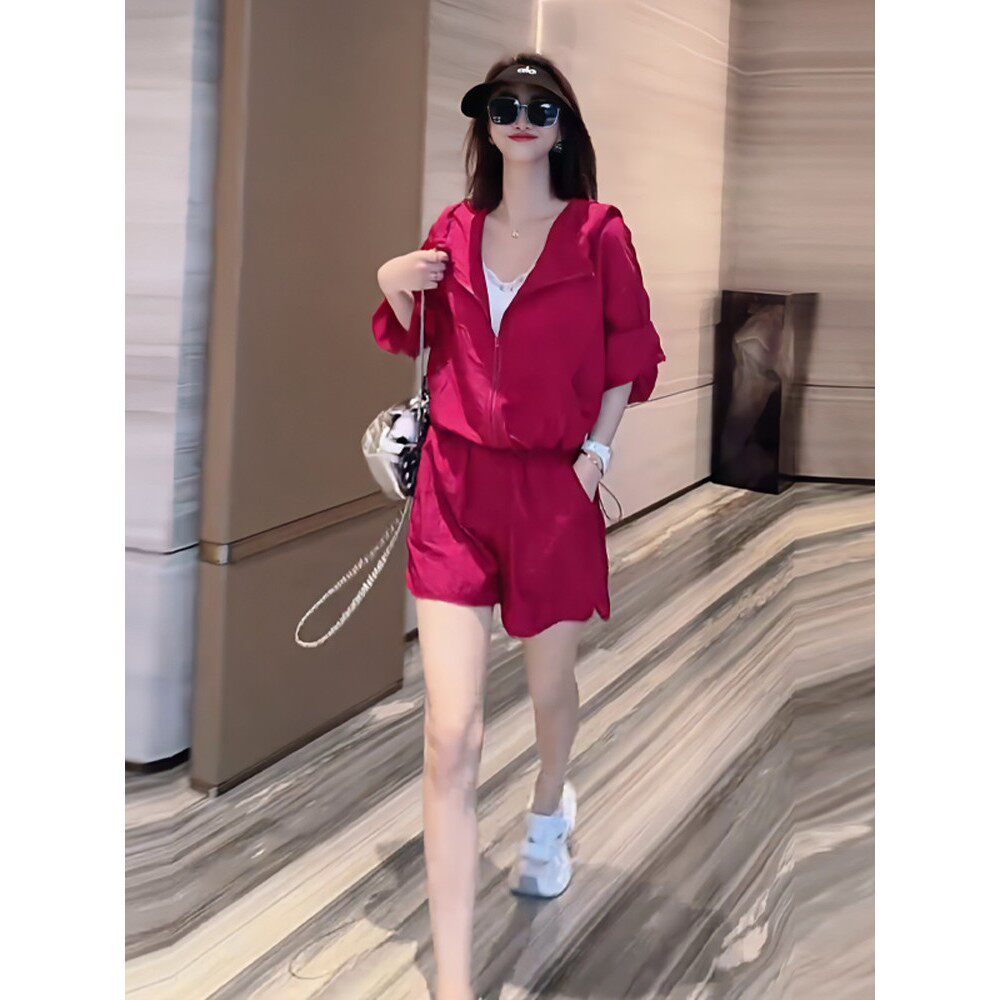 专柜正品轻奢休闲运动套装2026夏洋气红色防晒外套上衣短裤两件套