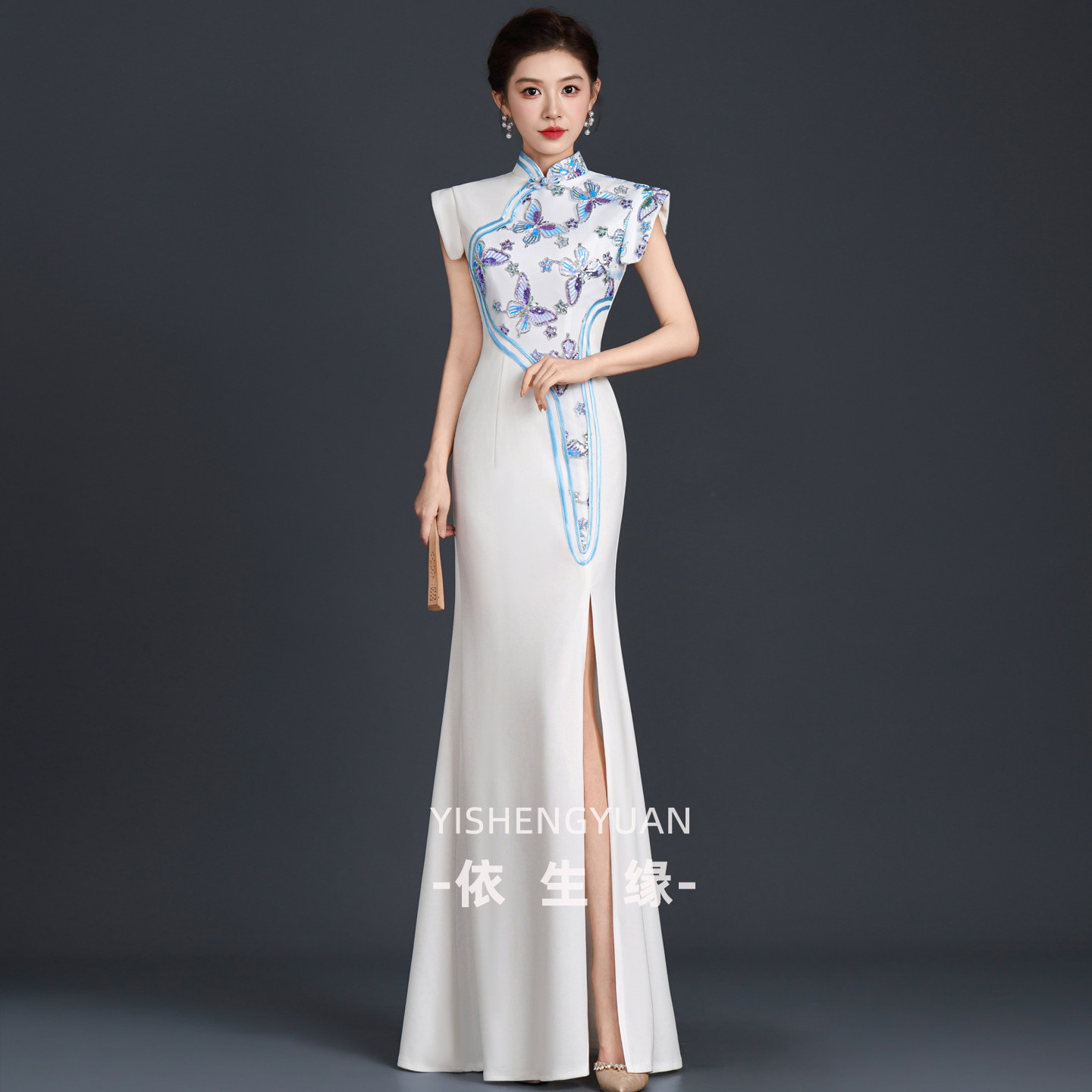2026中国风白色鱼尾晚礼服旗袍图片