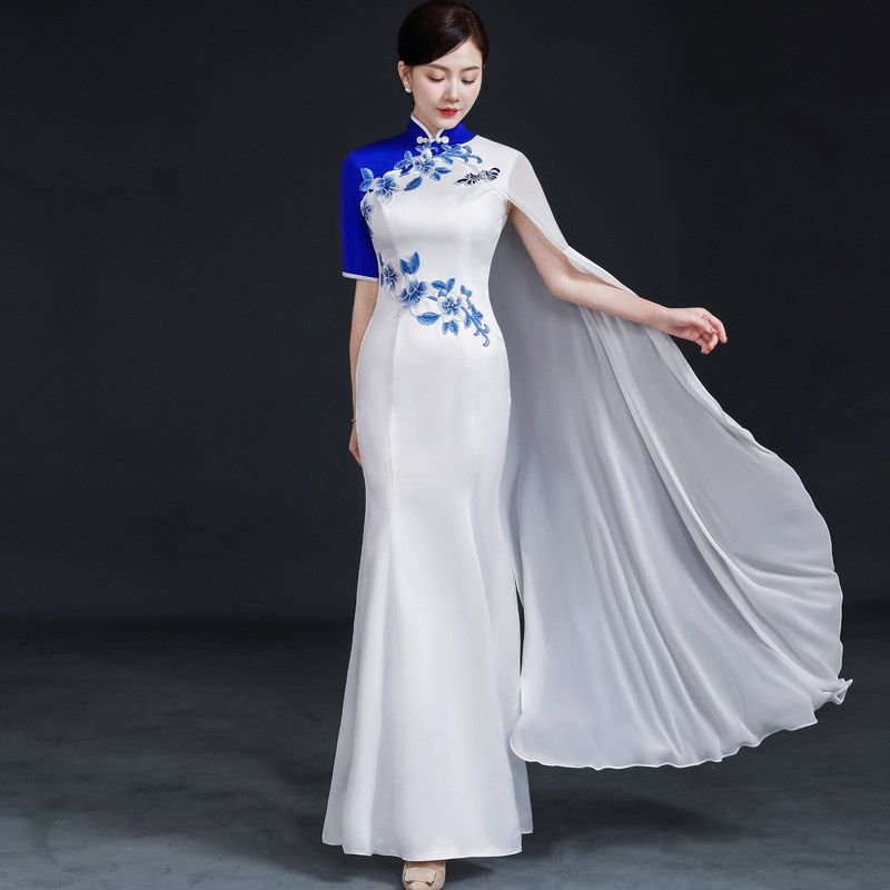 中国风鱼尾修身长款礼服宴会晚装模特走秀团体演出服2025夏季白色