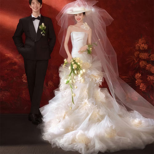 影楼主题法式复古风白色抹胸婚纱