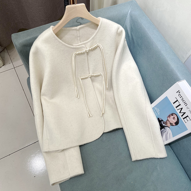 国风复古盘扣白色绵羊毛呢外套女