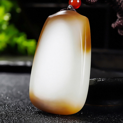 新疆大师张亚龙作品和田玉且末料糖羊脂白玉平安无事牌37.77克