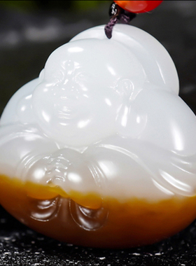 新疆大师张亚龙作品和田玉且末糖羊脂白玉抱抱佛挂件13.55克