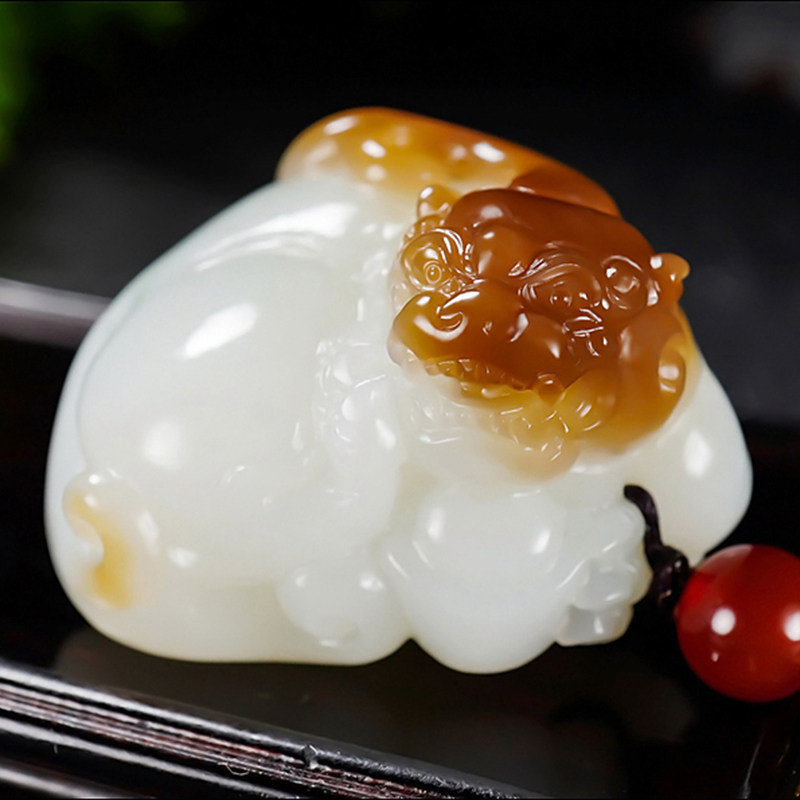 新疆张亚龙作品和田玉且末金山料糖羊脂白玉貔貅挂件52.27克