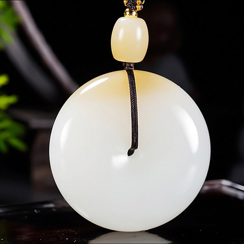 新疆大师郭磊作品和田玉且末金山料糖羊脂白玉平安扣挂件31.74克