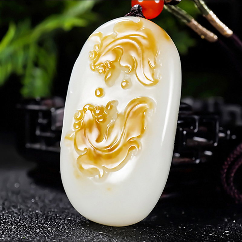 新疆和田玉且末料糖羊脂白玉连年有鱼挂件46.75克大师张亚龙作品