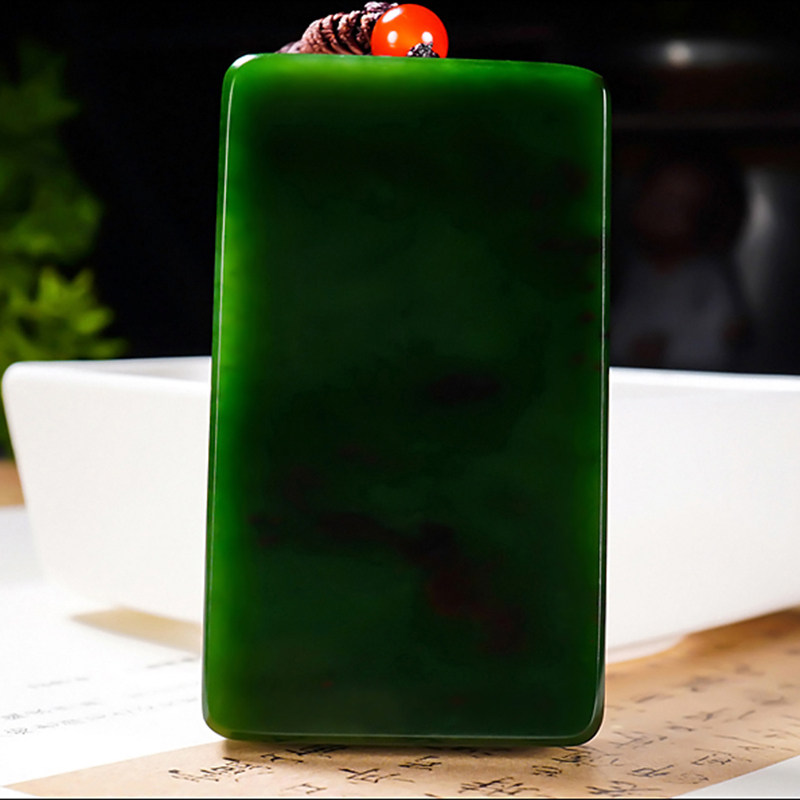 大师冯立辉和田玉俄料阳绿7号矿红皮碧玉平安无事牌挂件121.89克