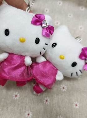 日本日单尾货玫红色HelloKitty毛绒公仔玩偶hallo挂件女生包包挂