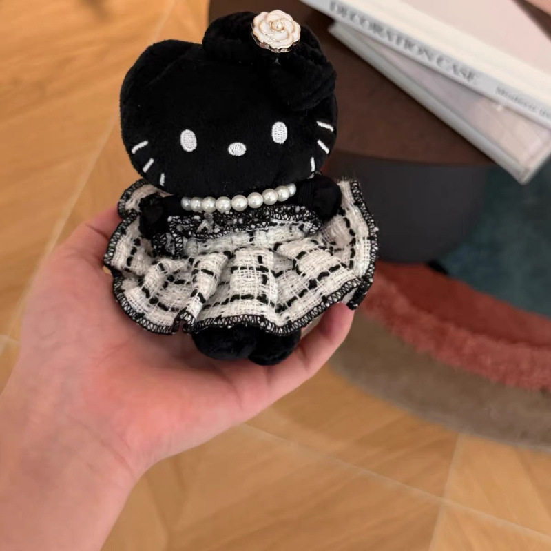 日本黑色爱心裙子kitty挂图片