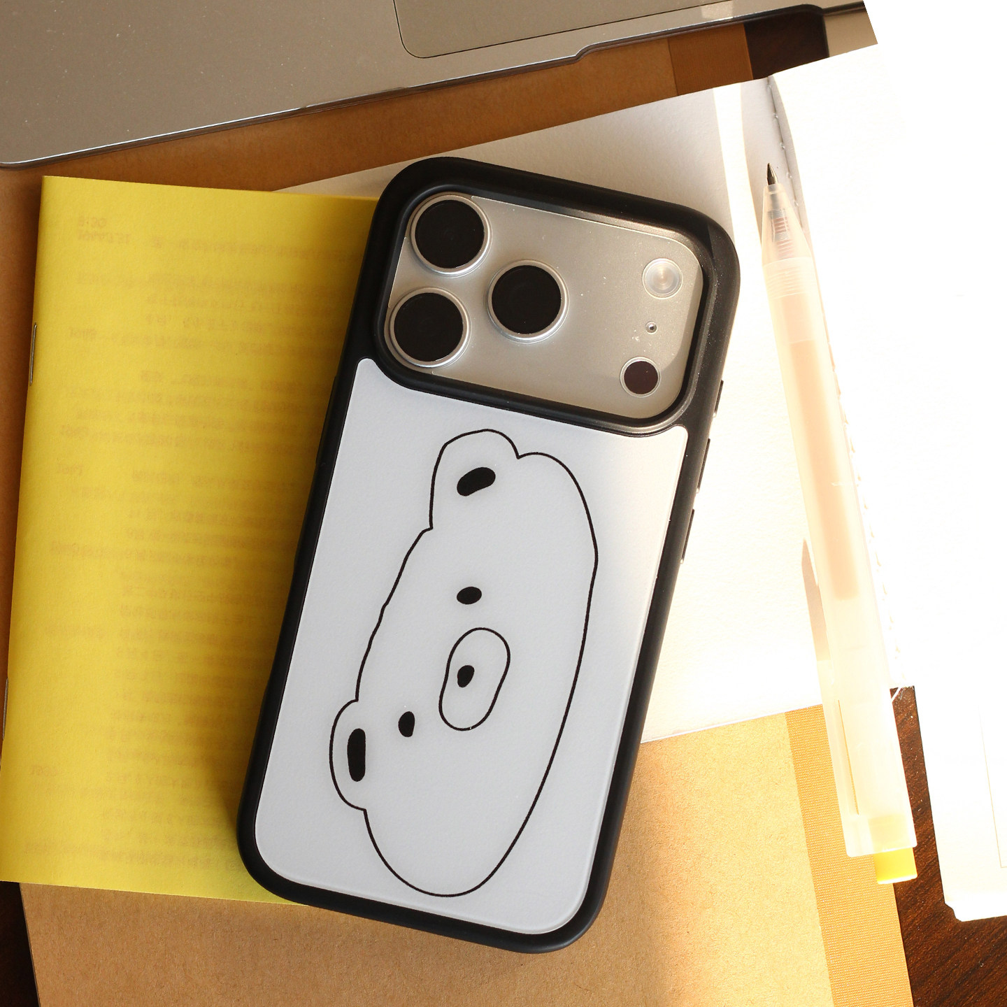 omatl原创黑白线条小熊 pc磨砂黑边磁吸手机壳 适用于苹果i