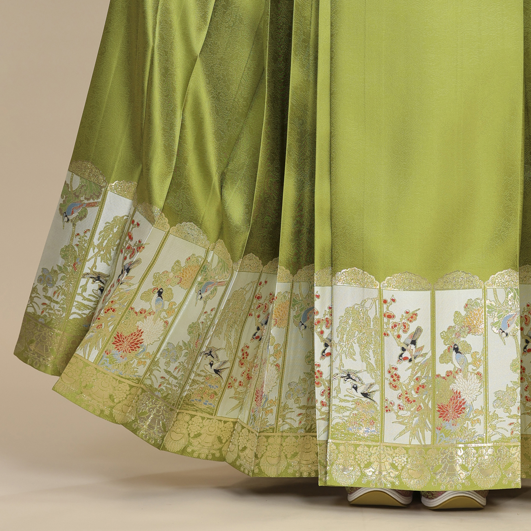 衡庐明制汉服春夏秋女花鸟梅花荷花妆花织金缎马面裙面料定制现货