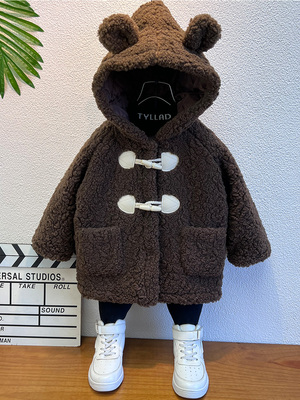 宝宝洋气毛绒牛角扣毛毛衣