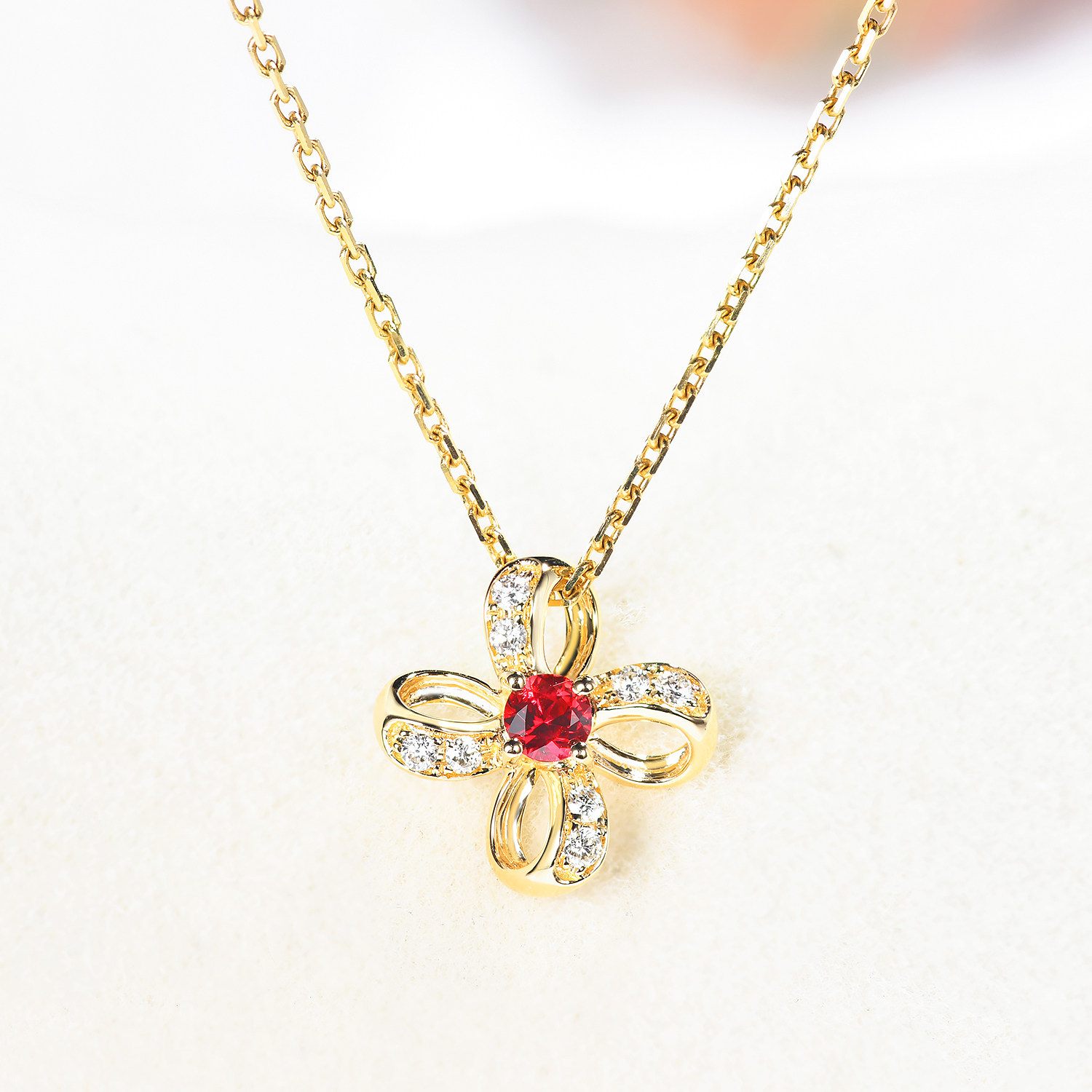 宝石矿工 18k黄金天然红宝石钻石吊坠 小清新四叶草项链锁骨链女