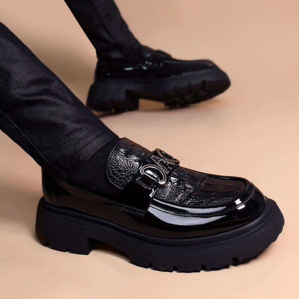 厚底皮鞋男亮皮男士休闲皮鞋韩版百搭英伦内增高漆皮宽头皮鞋男