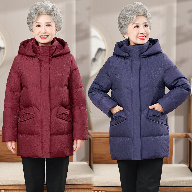 高端中老年人羽绒服女冬季连帽加厚保暖白鸭绒大码妈妈装外套