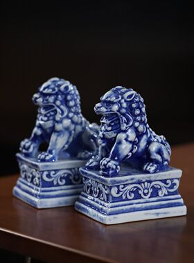 新中式景德镇手绘狮子青花摆件