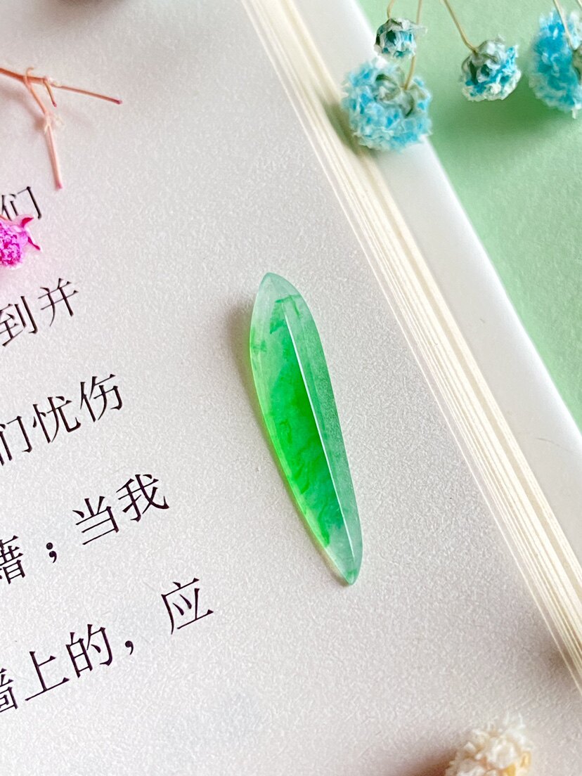 保值天然A货翡翠老坑龙石种冰种起光阳绿随形戒面