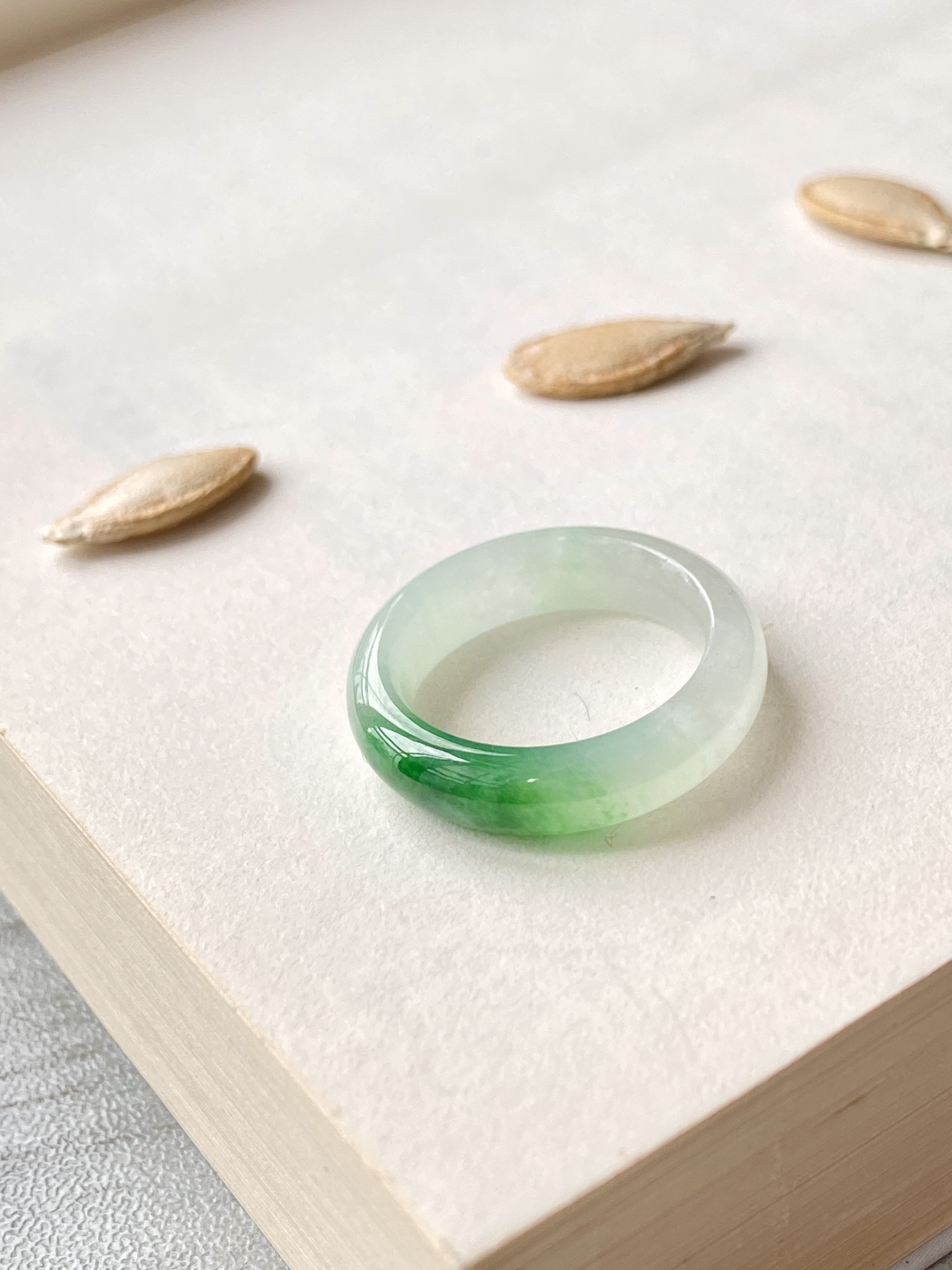 缅甸玉石天然A货翡翠老坑冰种飘阳绿花指圈戒指