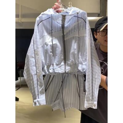 高级感运动服套装女夏季欧货时尚炸街宽松休闲条纹防晒外套两件套