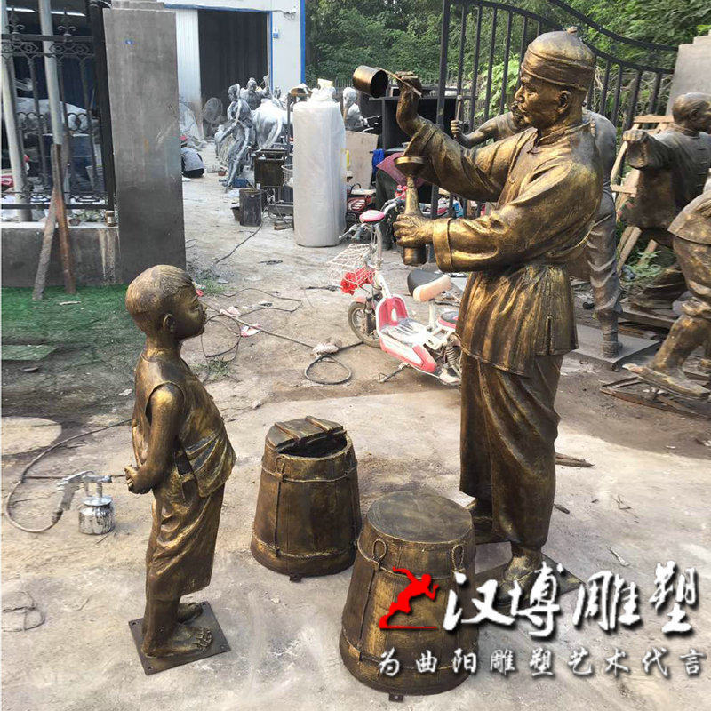 玻璃钢仿铜人物雕塑打酱油主题雕塑酱油师傅和小孩泥塑案例雕塑
