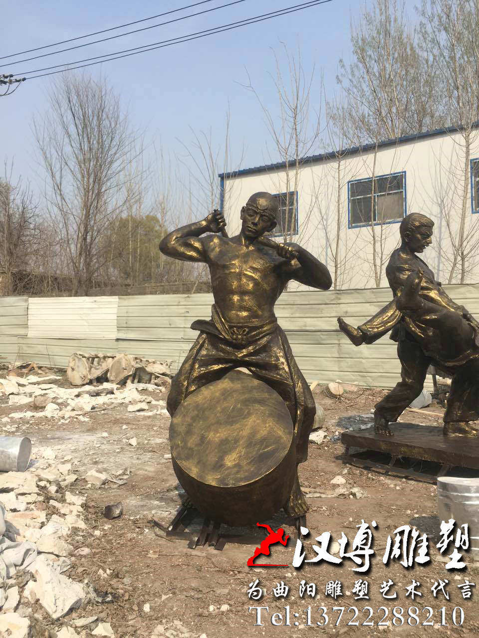 玻璃钢仿铜雕塑敲鼓主题民俗小品雕塑打鼓师人物雕塑公园景观雕塑