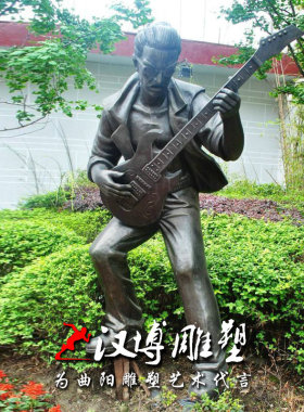 小提琴商业街音乐厅人物雕塑