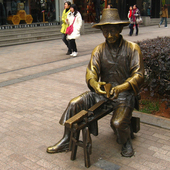 玻璃钢人物雕塑现代人物磨刀雕塑摆件城市广场园林景观公园雕塑